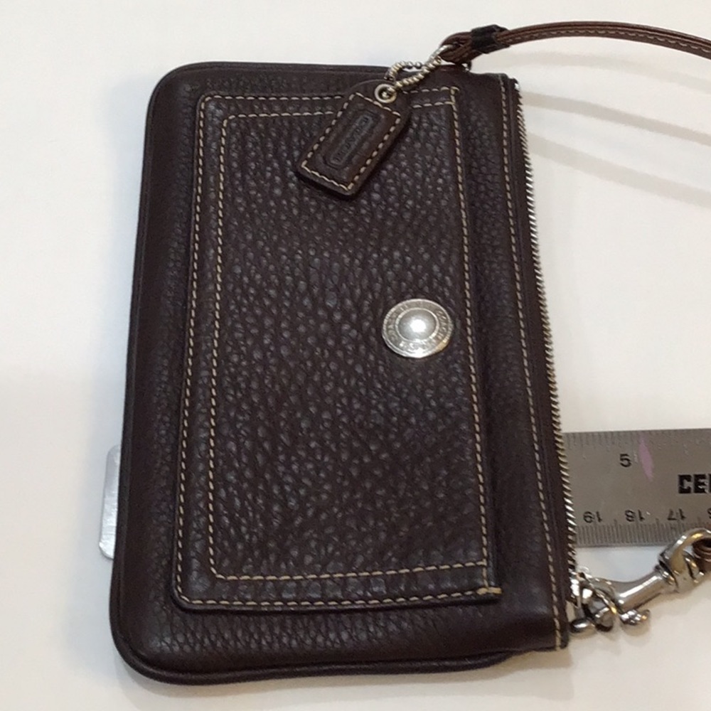 Like new! Coach brown pebble leather wristlet EUC - Picture 3 of 6